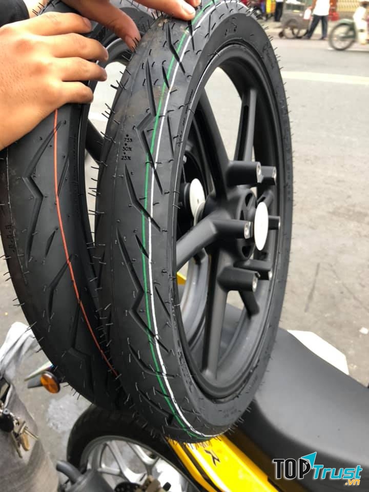 Cửa hàng vỏ xe máy Long Phụng