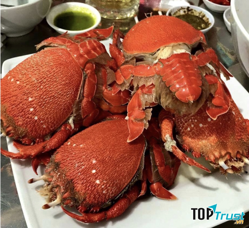 Cua Huỳnh Đế - đặc sản Phú Yên, thơm ngon, bổ dưỡng, thớ thịt cua săn chắc, trắng muốt nhô và độ đạm cao