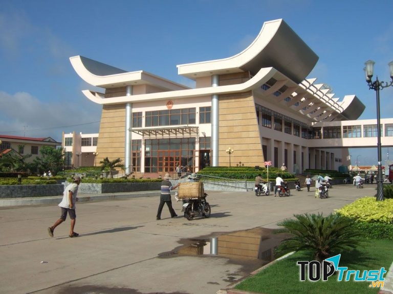 Nhịp sống sôi động của cửa khẩu Mộc Bài