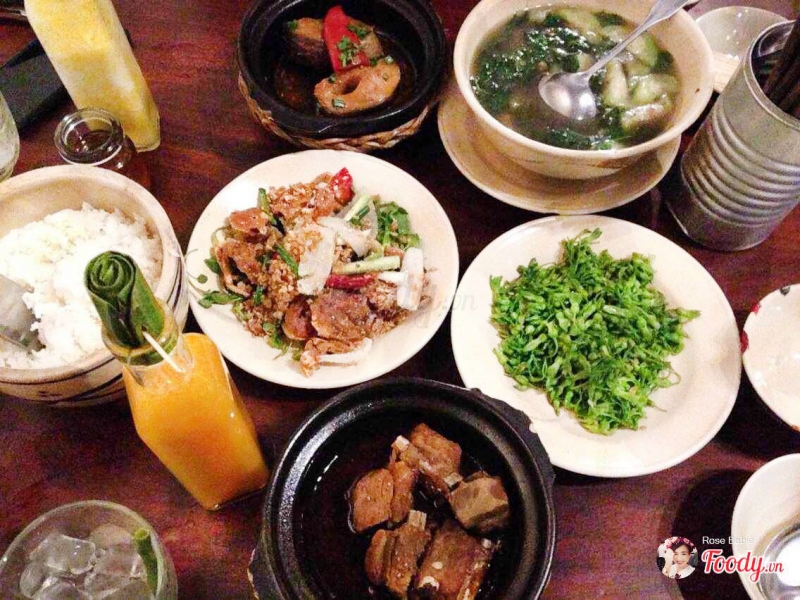 Một bữa ăn ở Cục Gạch Quán