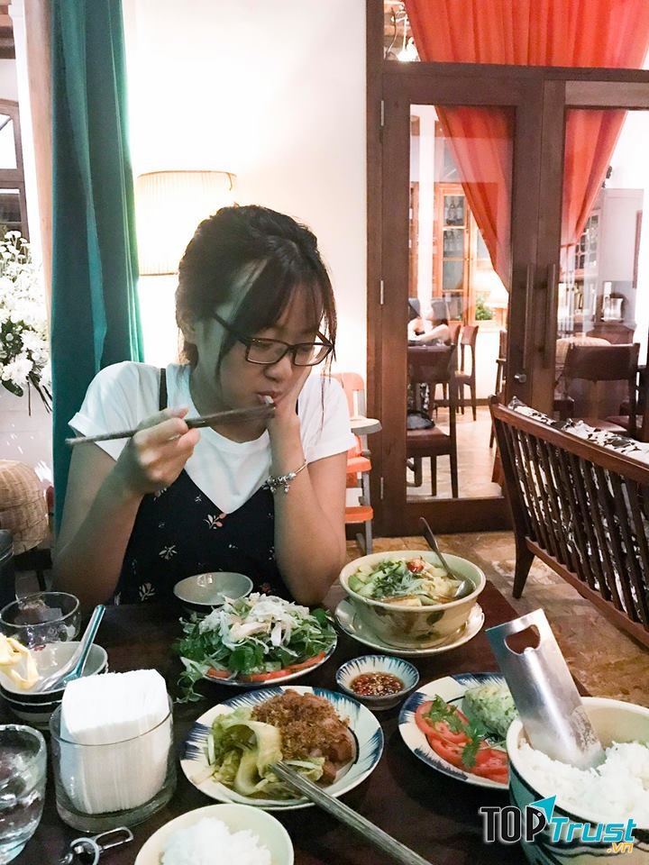 Quán Cục Gạch thổi hồn quê vào bữa cơm văn phòng