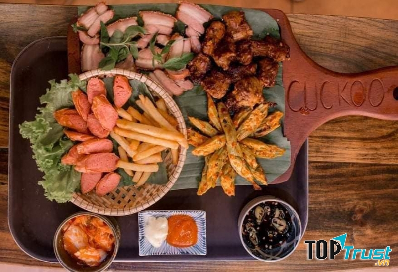 Thực đơn ở Cuckoo Restaurant & BBQ đa dạng bao gồm các món nướng, các món hải sản