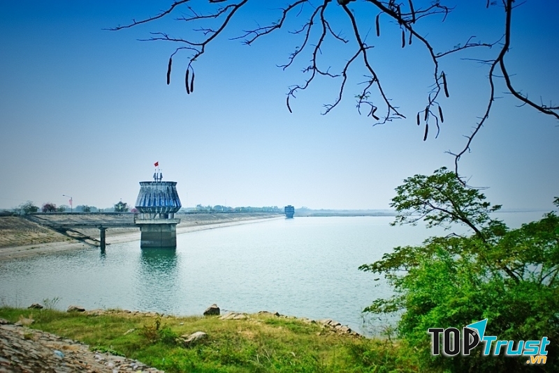 Hồ Dầu Tiếng