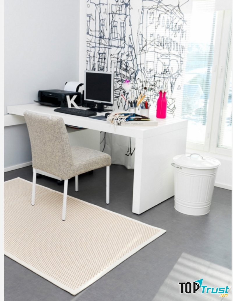 Phòng làm việc tông màu trắng hợp phong thủy của Bảo Bình