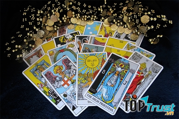 Bạn có thể tặng Bảo Bình một bộ bài tarot