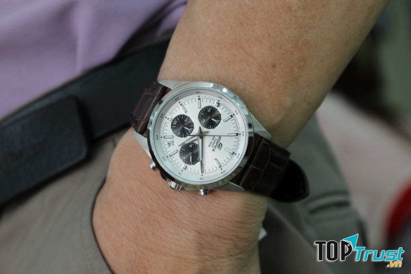 Đồng hồ có nhiều thứ để khám phá như chiếc Casio Edifice rất hợp với Bọ Cạp