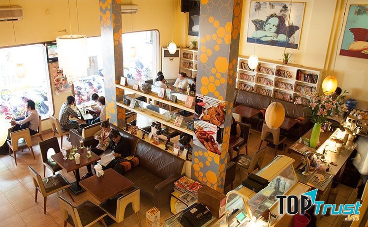 Một quán cafe sách tại Sài Gòn