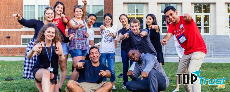 Hãy cùng cô ấy gặp gỡ những người bạn chung