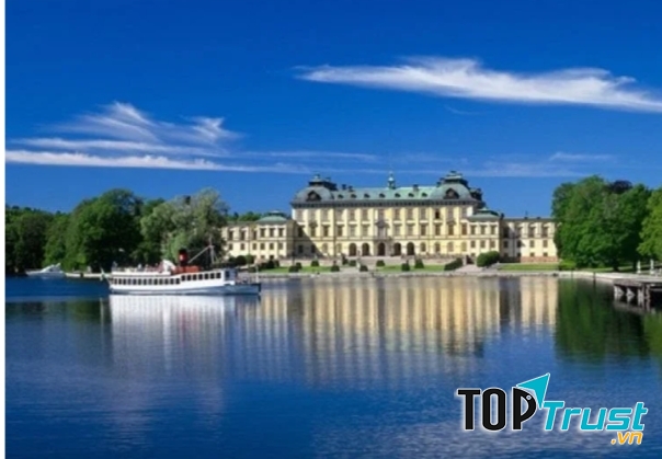 Toàn cảnh Cung điện Drottningholm