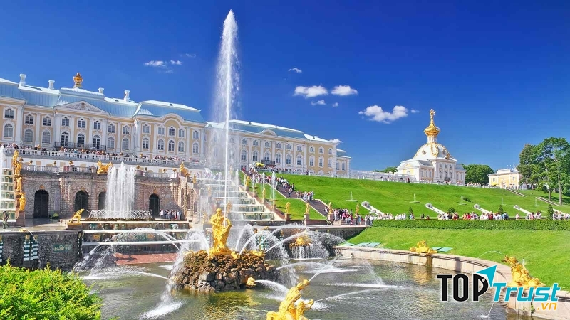 Cung điện mùa hè Peterhof tại Nga