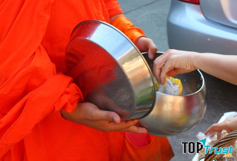 Lưu ý khi cúng dường công đức