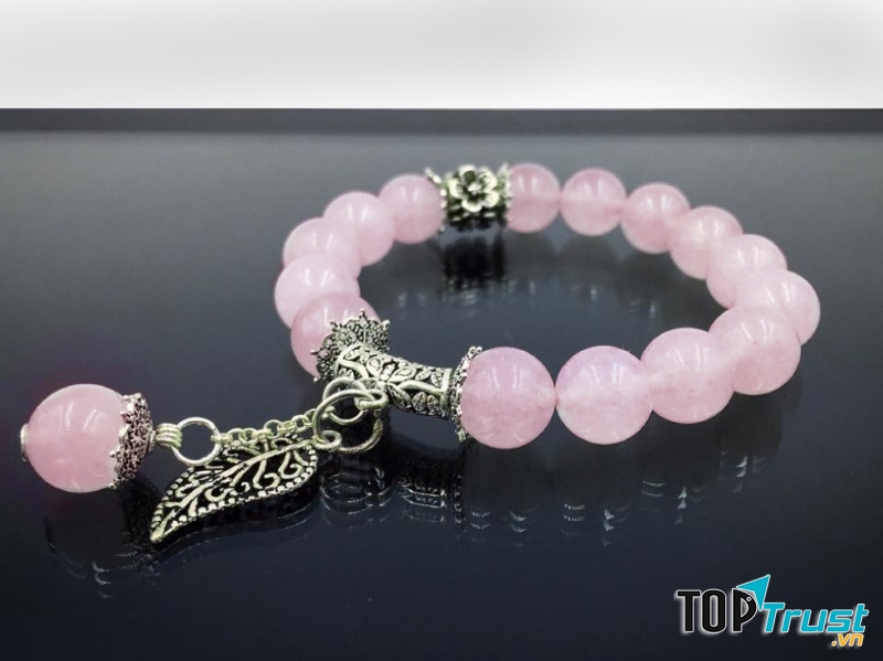 Vòng đá phong thủy thạch anh hồng phù hợp nhất với Kim Ngưu