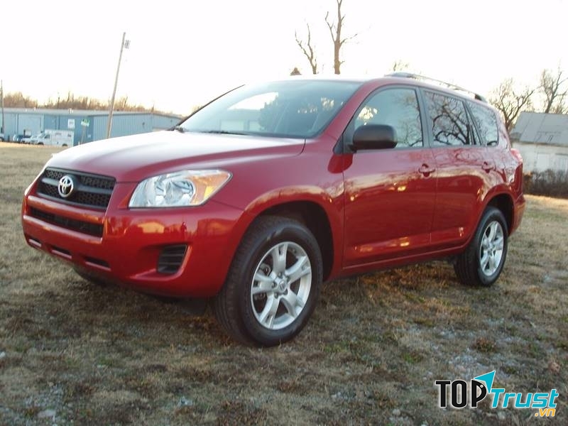 Toyota RAV4 SUV màu đỏ