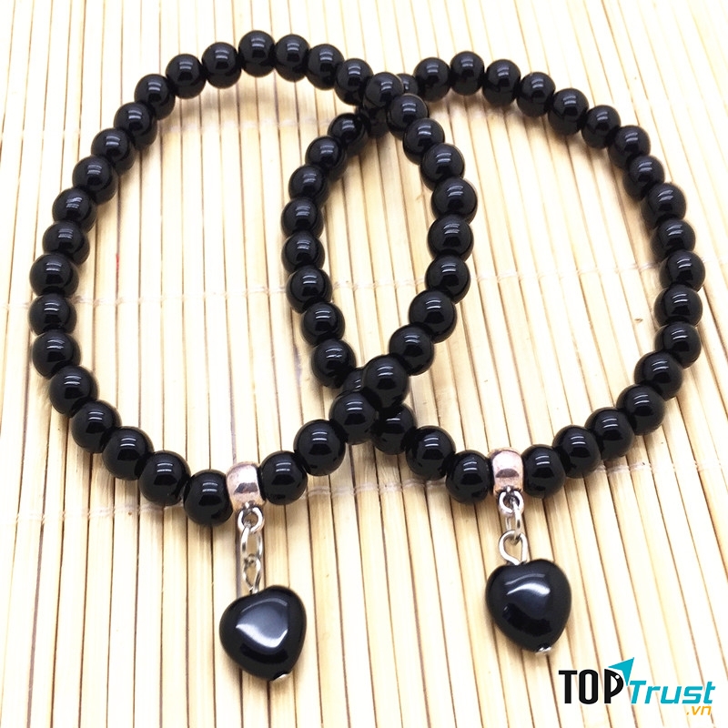 Vòng đá phong thủy Onyx màu đen phù hợp nhất với Ma Kết