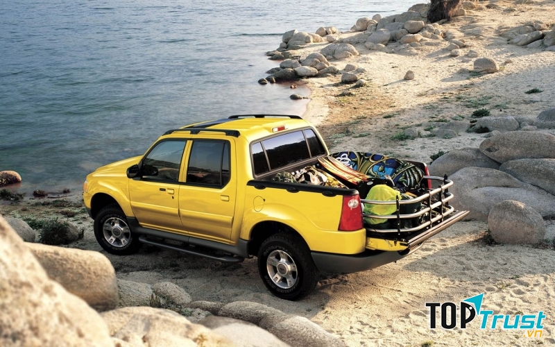 Ford Explorer Sport vàng