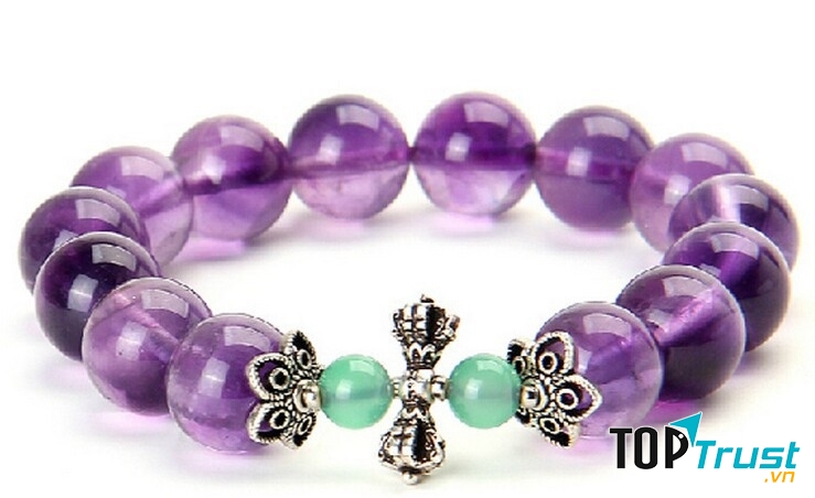 Vòng đá phong thủy thạch anh tím phù hợp nhất với Song Ngư