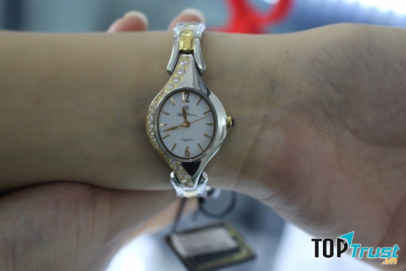 Song Ngư hợp với những mẫu đồng hồ có thiết kế mặt oval tròn, nhỏ