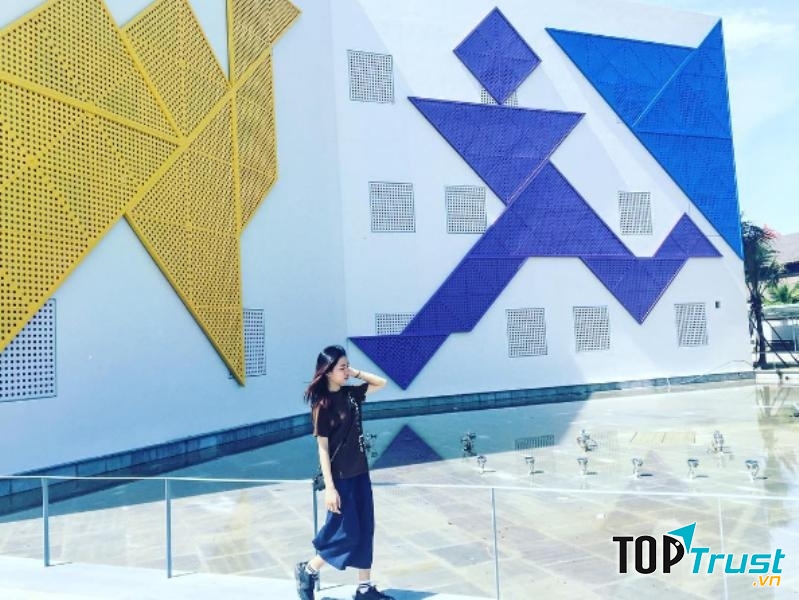 Cung Văn hóa thiếu nhi Đà Nẵng được thiết kế theo ý tưởng trò chơi Tangram của Nhật Bản.