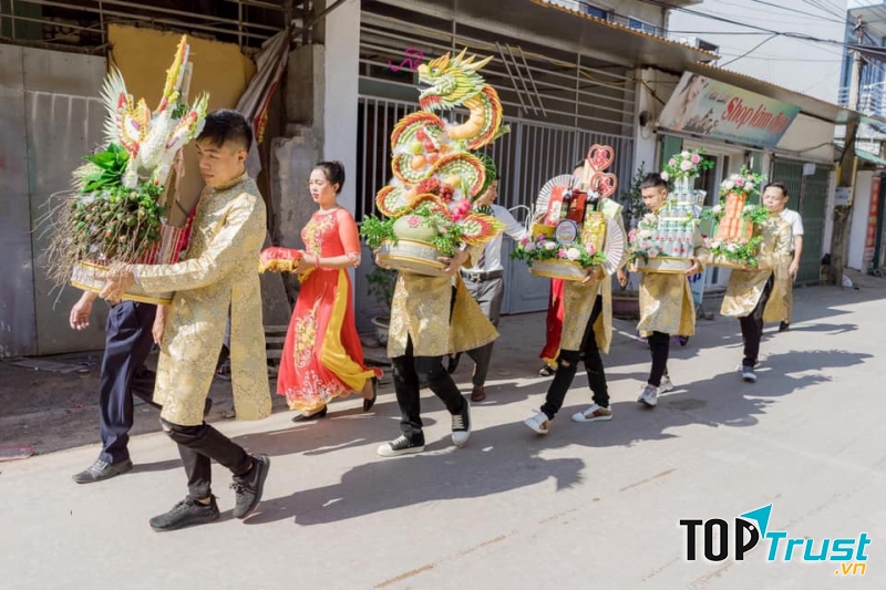 Cưới hỏi Vân Dụng