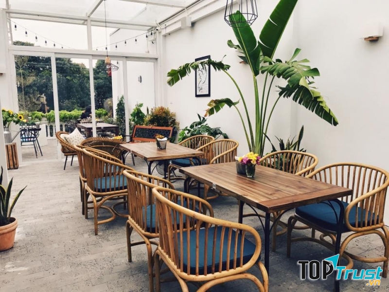 Cup of Tea Cafe & Bistro khiến giới trẻ tại Hà Nội yêu thích bởi không gian nhẹ nhàng, trang nhã