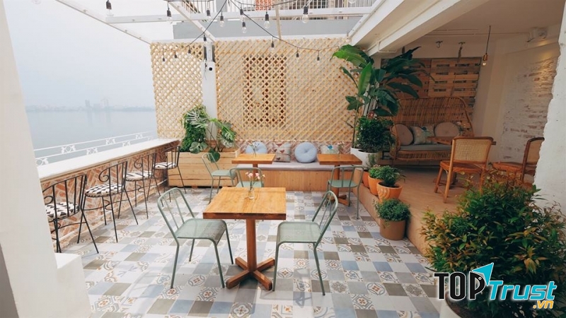 Cup Of Tea Cafe & Bistro