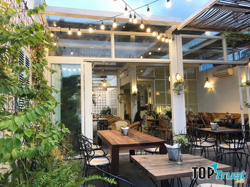 Cup of tea cafe & Bistro từ lâu đã trở thành địa điểm yêu thích của những người thích sự yên tĩnh