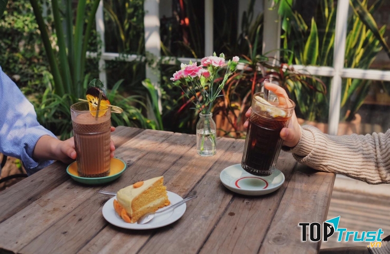 Cup of tea cafe & Bistro - Quán cafe cho người độc thân nhiều view