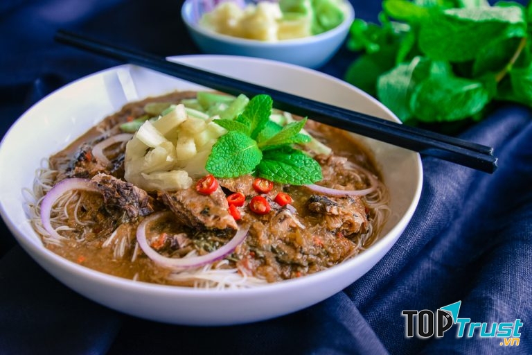 Curry laksa and Assam laksa