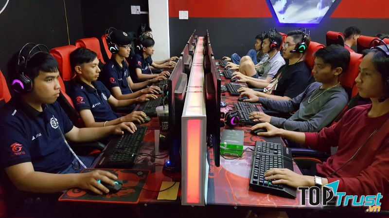 Quán có không gian rộng, số lượng máy khủng, có thể phục vụ cả chục khách cùng lúc.