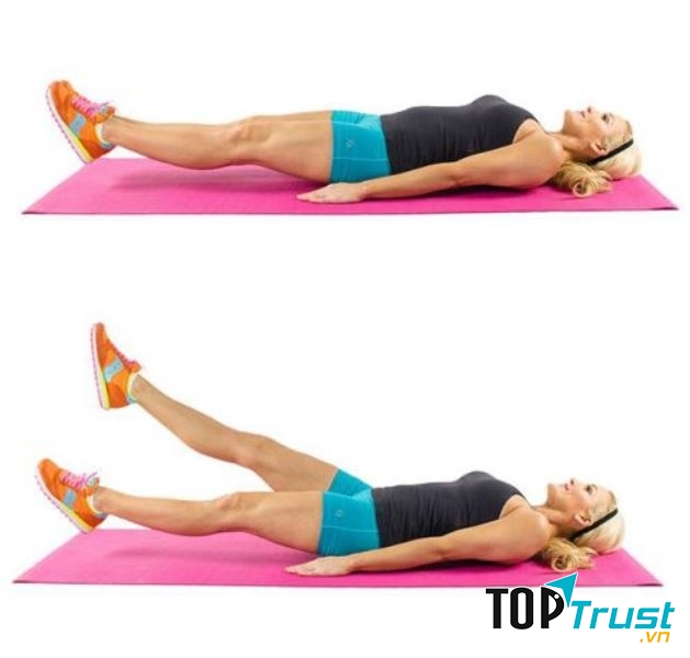 Đá chân cắt kéo giúp giảm mỡ bụng