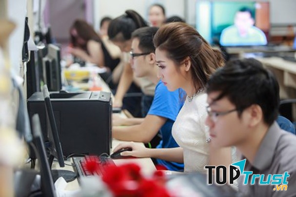 Trong báo chí được chia thành 4 nhóm chính: báo in, truyền hình, phát thanh, báo trực tuyến.﻿ ﻿