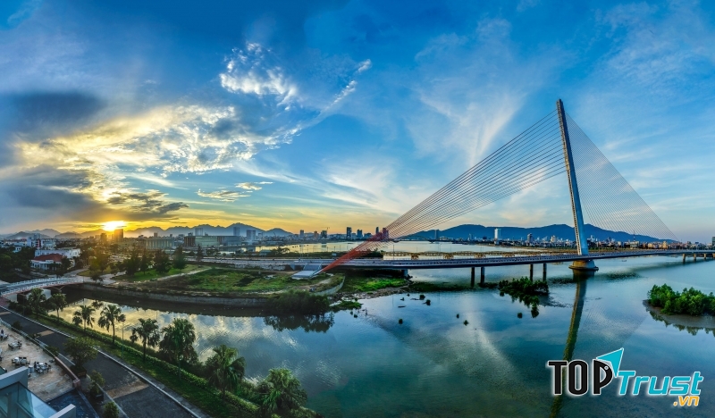 Thành phố Đà Nẵng xinh đẹp bên bờ sông Hàn