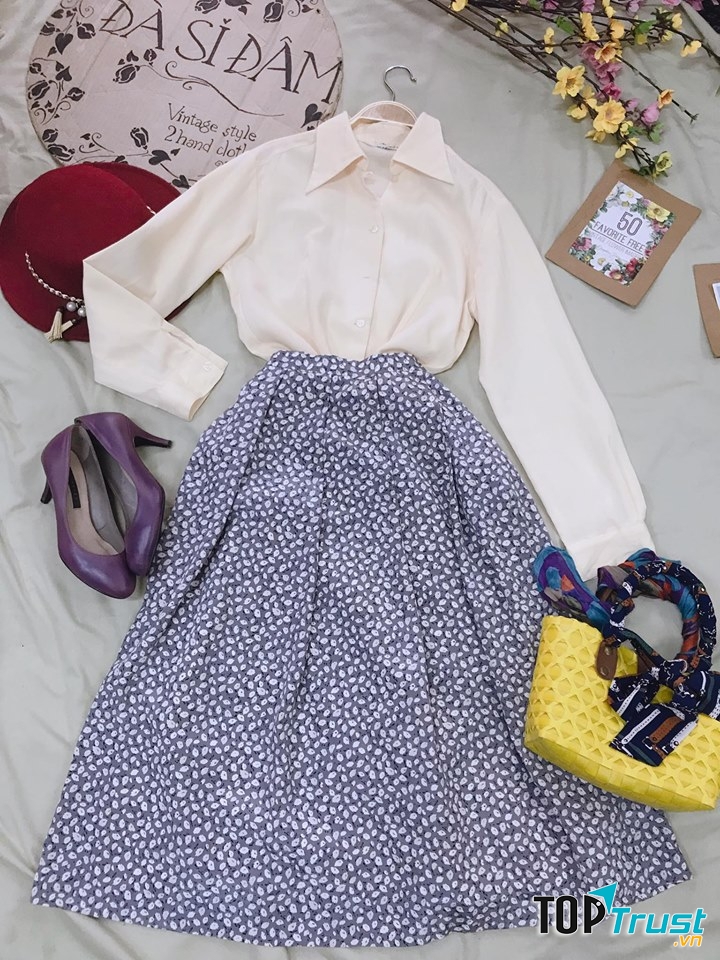 Trước khi treo sản phẩm lên bán, chủ shop đã chọn lọc rất kĩ từng món, định hình phong cách và giặt ủi thơm tho