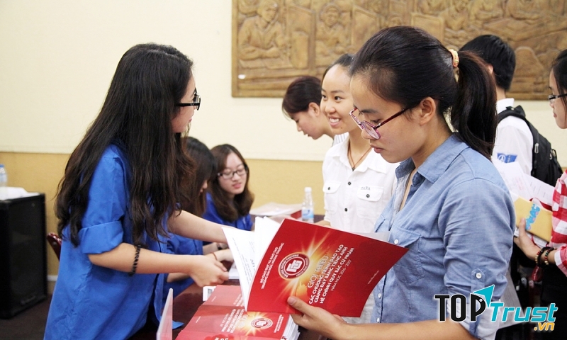 Sinh viên Kinh tế trẻ trung năng động