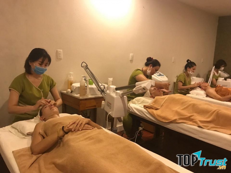 Trước và Sau khi điều trị mụn trứng cá tại Dạ Yến Thảo spa