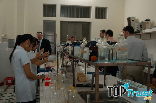 Một trong ba phòng thí nghiệm của bộ môn Công nghệ sinh học