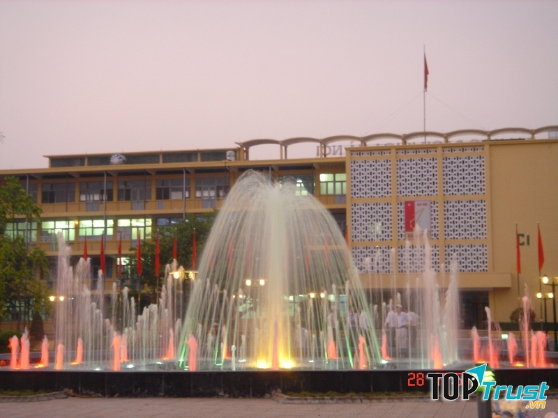 Đài phun nước lập trình tại ĐH Bách khoa Hà Nội