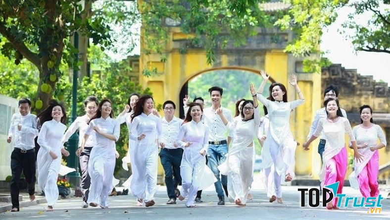 Sinh viên Đại học Công nghệ và quản lý Hữu Nghị