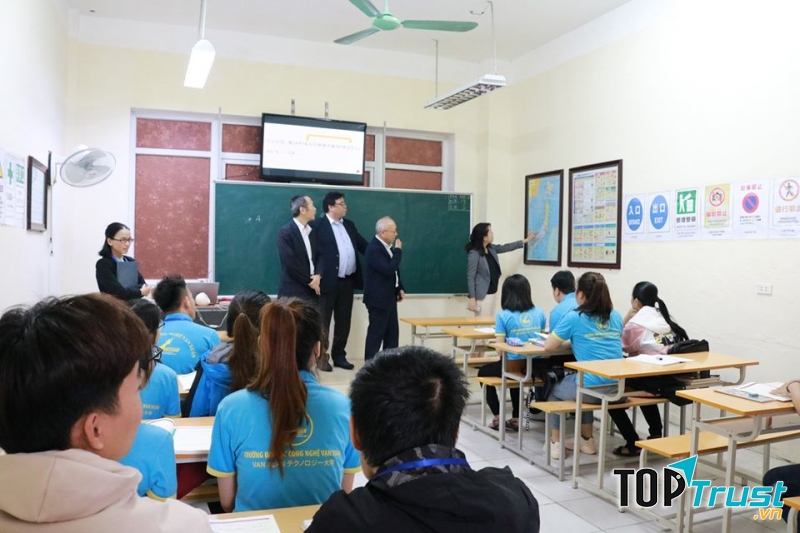 Đại học Công nghệ Vạn Xuân