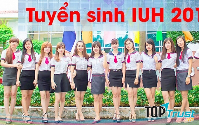 Tự tin diện bộ đồng phục xinh đẹp của trường