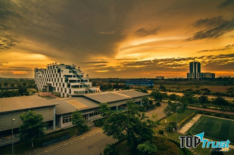 Cảnh hoàng hôn tại trường (Ảnh: KhuongLX)