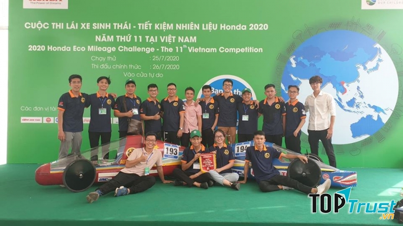 Sinh viên ĐH GTVT tham gia Cuộc thi Lái xe sinh thái tiết kiệm nhiên liệu 2020.