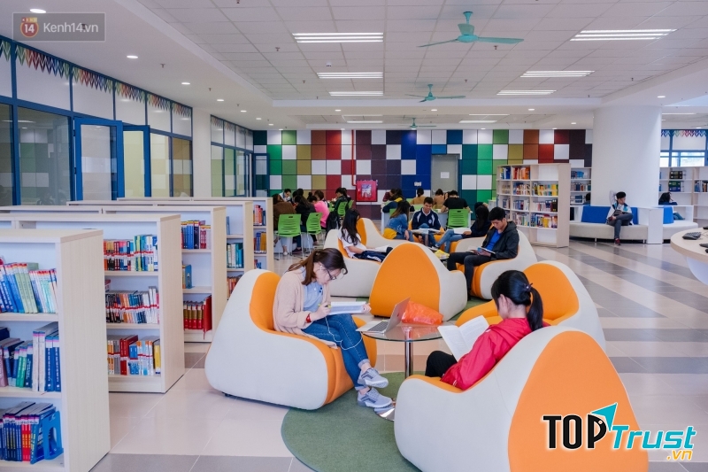 Không gian học tập trong thư viện Phạm Văn Đồng