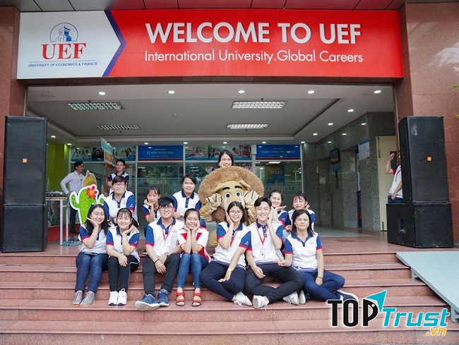 Trường đại học dân lập Kinh Tế Tài Chính thành phố Hồ Chí Minh