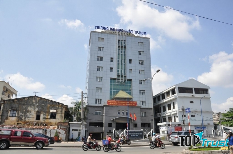 Đại học Luật TPHCM