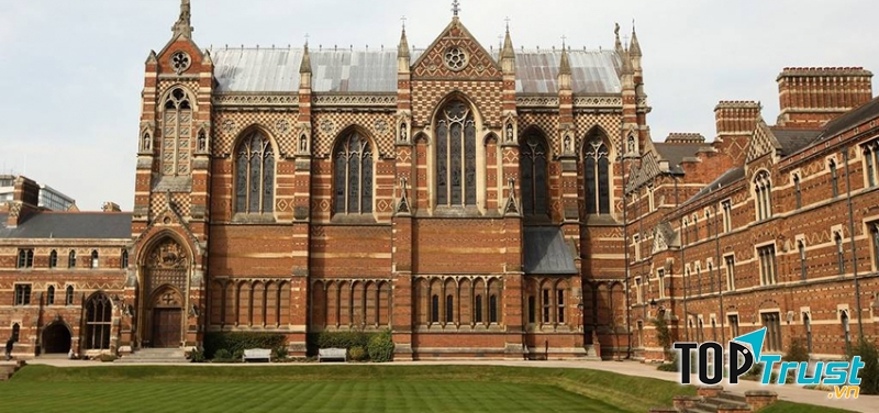 Đại học lâu đời nhất nước Anh