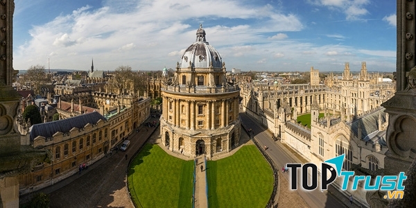 Đại học Oxford là một ngôi trường đại học cổ kính ở Anh