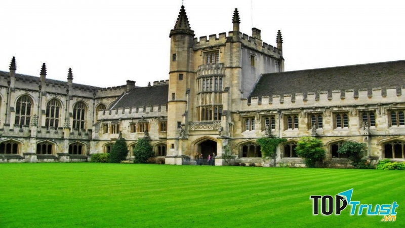 Tòa nhà mang phong cách cổ điển của trường Đại học Oxford
