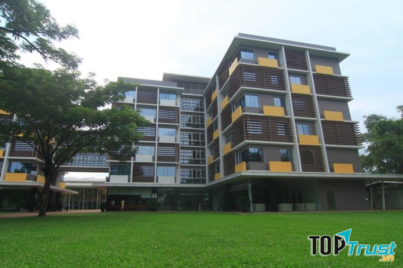 Khung cảnh bên ngoài ký túc xá của RMIT