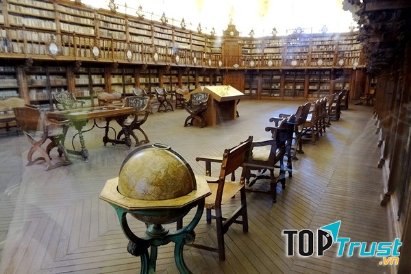 Một góc thư viện của Đại học Salamanca